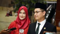 Tommy Kurniawan mengaku sangat bahagia karena keluarganya bisa menemani dirinya di hari bersejarah untuknya. Pool/Noel/detikFoto.