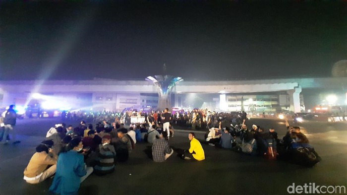 Massa BEM Se-Sumsel Gelar Doa Bersama untuk 2 Mahasiswa Tewas di Kendari