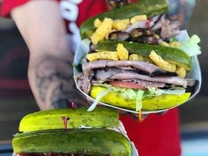 Mau Cicip? Sandwich Ini Pakai Acar Mentimun Sebagai Ganti Roti