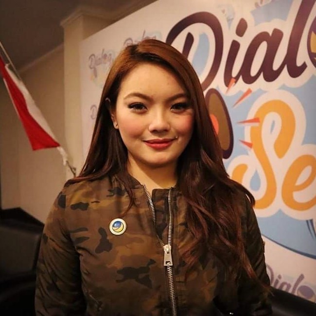 Hillary Lasut jadi sorotan karena terpilih menjadi anggota DPR termuda  periode 2019-2024. Millennials cantik itu baru berusia 23 tahun, namun ia dipercaya menjadi anggota parlemen.  Foto: Instagram @hillarylasut