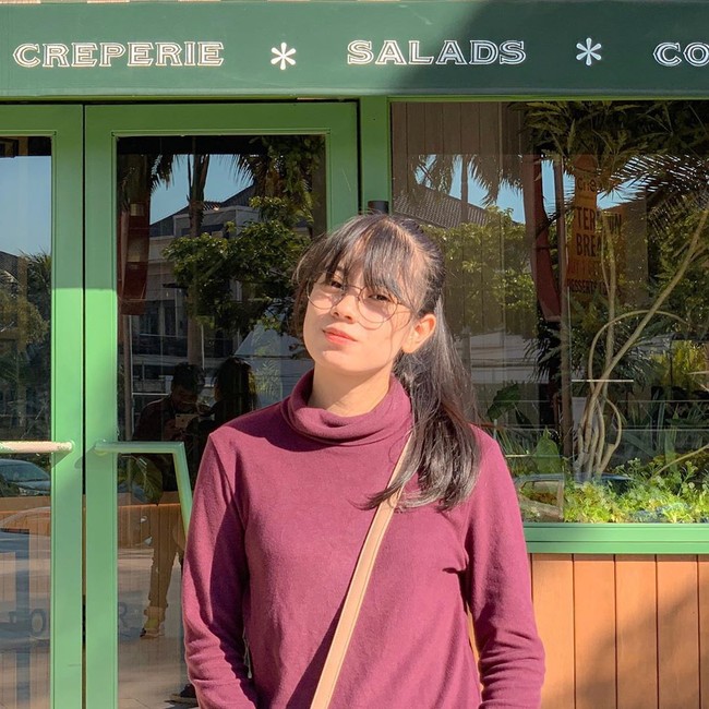 Gita kerap berbagi foto dirinya dalam berbagai aktivitas kepada 14 ribu lebih pengikutnya di Instagram. Pada beberapa unggahan, Gayanya santuy dengan busana kasual khas kebanyakan anak muda. Foto: Instagram @ffernandafg