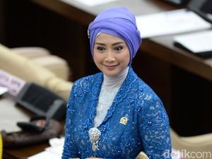 Desy Ratnasari Tegaskan Sudah Tak Lagi Silaturahmi dengan Irwan Mussry
