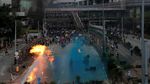Bentrok Demonstran dan Polisi Warnai HUT ke-70 China di Hong Kong