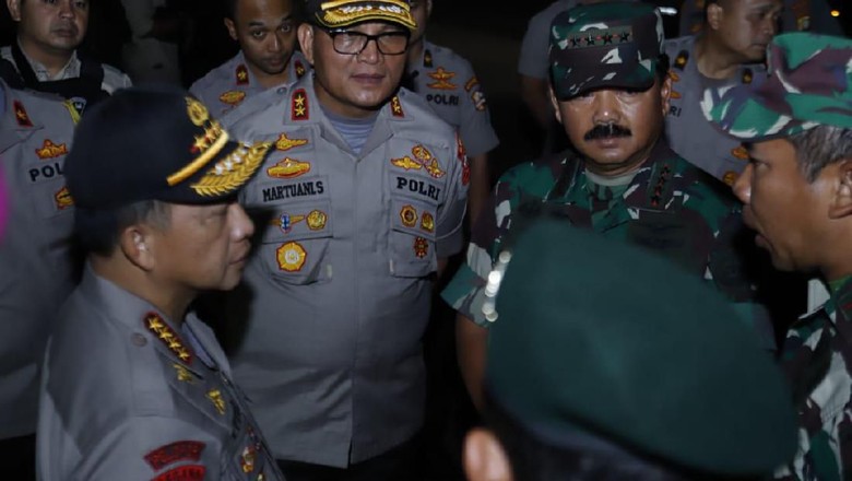 Panglima TNI dan Kapolri Tinjau Gedung DPR Usai Demo Ricuh