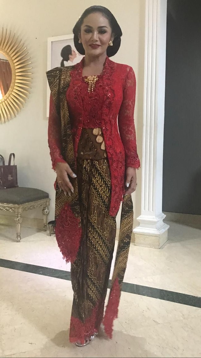 Ini penampilan keseluruhan KD. Ayu banget yah? (Foto: Dok. Anne Avantie)