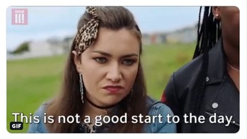 Club Brugge bikin kejutan dengan membobol gawang Real Madrid duluan dan lolos dari VAR. Netizen langsung pasang meme ini. Foto: (Twitter)