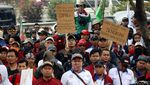 Penampakan Massa Buruh yang Demo di Depan Gedung DPR