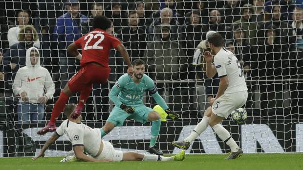 Serge Gnabry (22) cetak empat gol ke gawang Tottenham Hotspur.