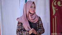 Tidak hanya peserta yang mengikuti acara tersebut. Siswa lainnya yang berjumlah 1.979 juga turut menggunakan pakaian batik pada hari ini.