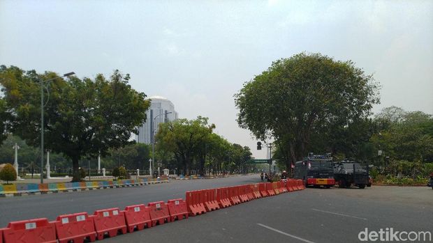 Jalan di depan Istana ditutup jelang demo buruh, Rabu (2/10/2019)