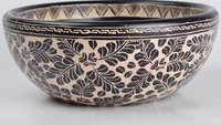 Mangkuk batik yang satu ini dijamin eklusif. Motif batiknya tampak rapih dan jelas. Bisa jadi salah satu koleksi alat makan cantik di rumah.  Foto: istimewa