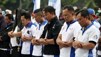 Sebelumnya, massa buruh dari berbagai serikat berdemo di gedung DPR.
