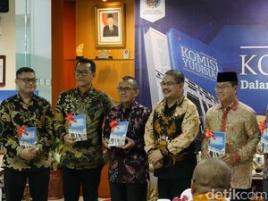 Bikin Buku, Anggota KY Minta DPR Sahkan RUU Perkuat Kewenangan KY