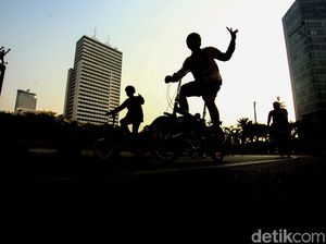 Begini Serunya Gowes di Hari Batik