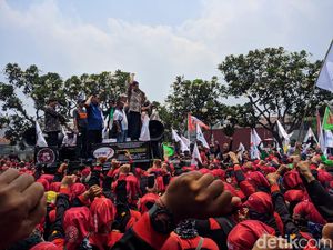Buruh Usul Kenaikan Upah Pakai KHL Lagi