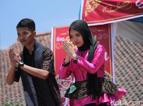 Melihat Keseruan Guru-Siswa Sumedang Fashion Show Batik di Sekolah