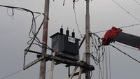 Saat ini daya mampu sistem kelistrikan di Wamena mencapai 6,5 MW dengan beban puncak 3,379 MW. Sedangkan di sisi jaringan, PLN telah memulihkan 117 kms (66%) serta 86 gardu atau sekitar 60% dari total gardu yang ada. Istimewa/Dok PT PLN (Persero).