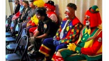 Ternyata pemain Spurs sekumpulan badut. Foto: Twitter