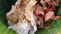 Nasi Lodho merupakan sajian khas Tulungagung. Ayam kampung dimasak kemudian dibakar. Disiram kuah santan kental mirip opor dan disajikan dengan nasi gurih dan lodeh yang pedas. mantap. Foto : Instagram @nona_foodie