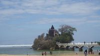 Pantai Balekambang.