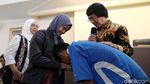 Momen Orang Tua Jemput Anaknya yang Ditahan Terkait Rusuh DPR