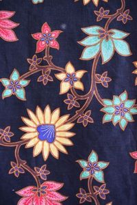 7 Batik  Modern yang Terinspirasi  dari  Budaya Nusantara