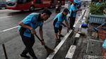 Wow! Petugas Kebersihan Ikut Berbatik