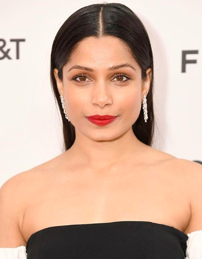 3. Freida PintoAktris Slumdog Millionaire ini memiliki proporsi wajah yang harmonis dan simetris. Kekuatan utamanya ada di struktur wajah, mata, dan bentuk bibir. Foto: Instagram