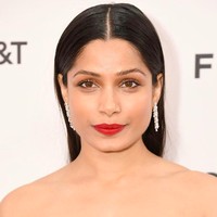 3. Freida PintoAktris Slumdog Millionaire ini memiliki proporsi wajah yang harmonis dan simetris. Kekuatan utamanya ada di struktur wajah, mata, dan bentuk bibir. Foto: Instagram