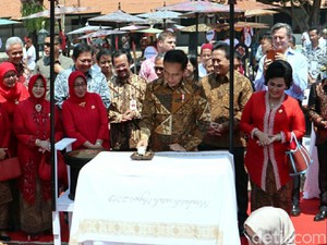Kain Batik Ini Ukir Sejarah, Presiden Jokowi Sampai Perajin Ikut Membuatnya