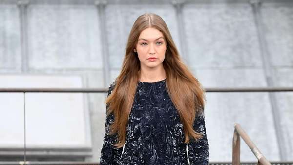 Mantul Gigi Hadid Usir Penyusup Di Acara Chanel