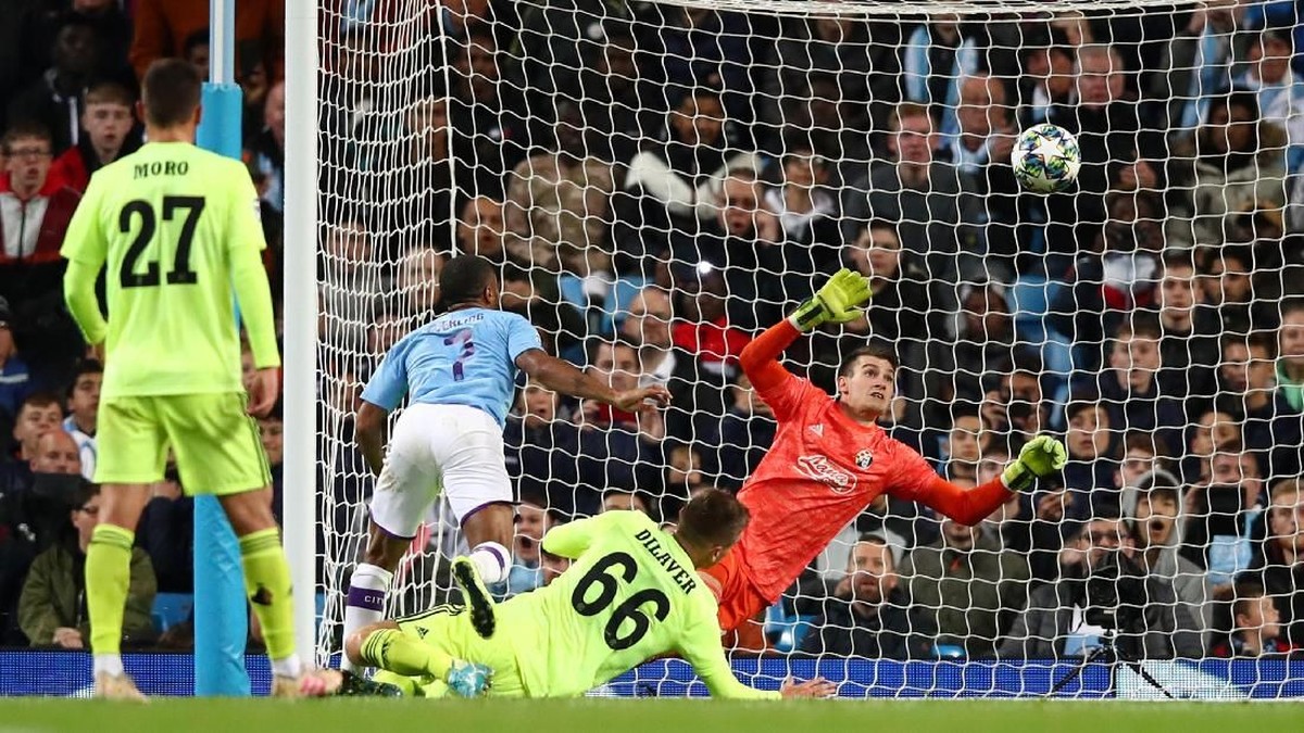 Raheem Sterling memecah kebuntuan Manchester City saat menjamu Dinamo Zagreb. (Foto: Clive Brunskill/Getty Images)