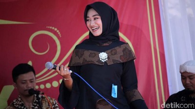 Seru! Fashion Show Peringati Hari Batik di SMKN 1 Sumedang