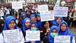 Poster Curahan Hati Para Buruh Ramaikan Demo di Gedung Sate