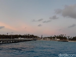 Cantiknya Senja di Titik 0 KM di Utara Indonesia