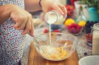 Jangan Dibuang! Susu Basi Bisa Dimanfaatkan untuk 6 Hal Ini