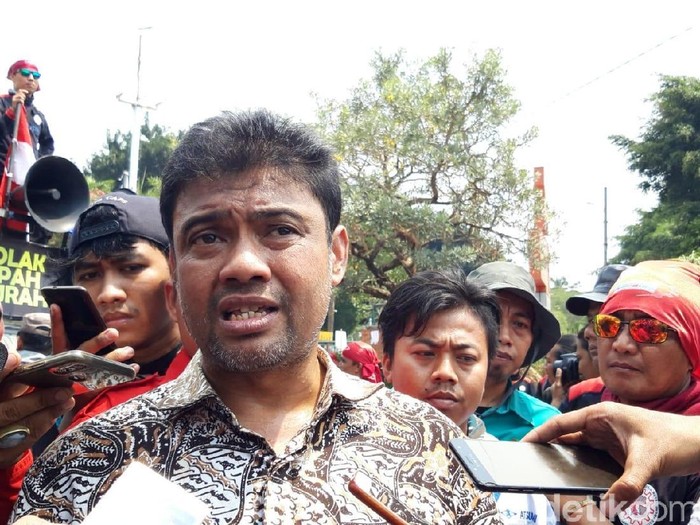 Presiden KSPI Said Iqbal di Jalan Gatot Subroto, Jakarta.