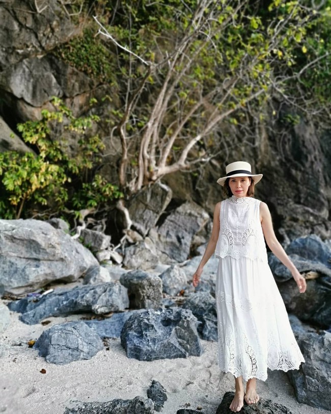 Dia terus mengatakan saya gemuk dan itu membuat saya bertanya-tanya apakah itu benar. Mungkin sebagai anak, dia tidak ingin saya menunjukkan terlalu banyak kulit, ujar Zoe. Foto: Instagram