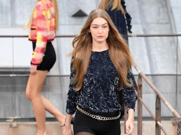 Wow, Ramai Gigi Hadid Disebut Superhero