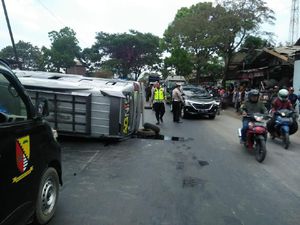 Elf Terguling di Cicalengka Bandung, Seorang Nenek Tewas