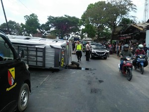 Elf Terguling di Cicalengka Bandung, Seorang Nenek Tewas