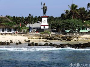 Melihat Lebih Dekat Patung Pahlawan Santiago di Miangas