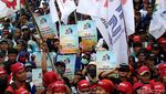 Penampakan Massa Buruh yang Demo di Depan Gedung DPR