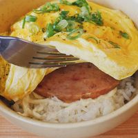 5 Tempat Makan Olahan Telur Hits, dari Rice Bowl hingga Sushi