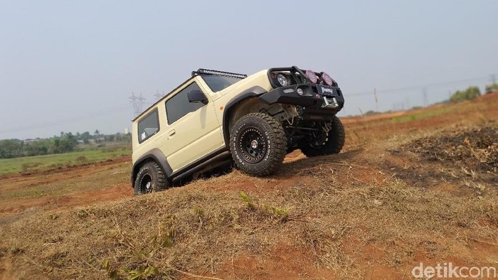 Suzuki Jimny di Medan Offroad