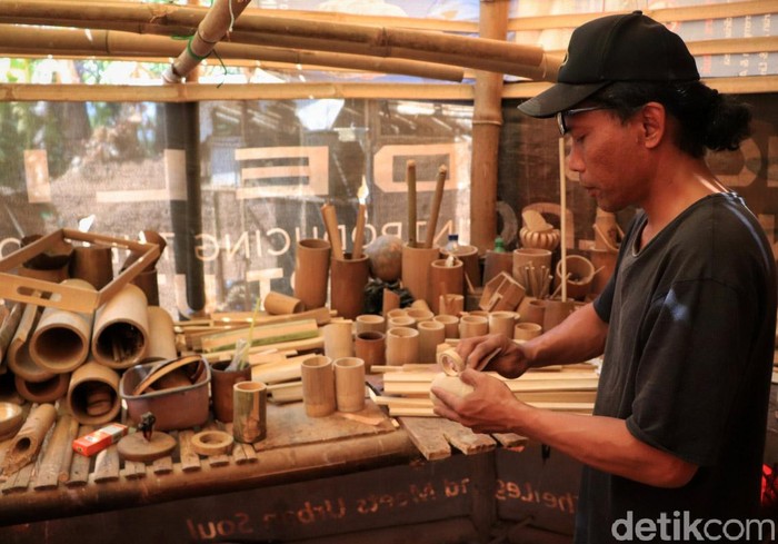 Mengintip Pembuatan Perabotan Ramah Lingkungan Dari Bambu