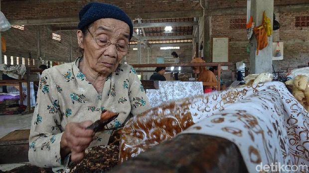Mbah Sripah di Rembang, di Usia 87 Tahun Masih 'Jernih' Membaik