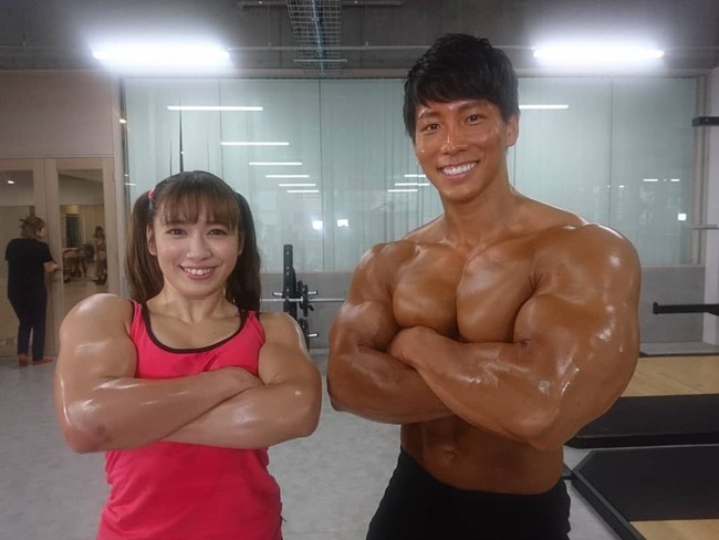 Nggak heran jika ia dijuluki sebagai idol bertubuh kekar karena di Jepang ia begitu populer.  Foto: Instagram @saikireika