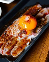 5 Tempat Makan Olahan Telur Hits, dari Rice Bowl hingga Sushi