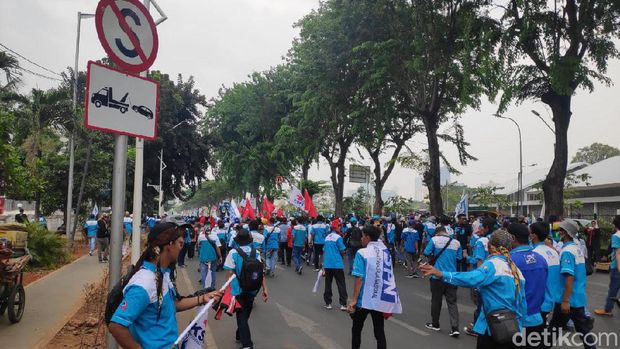 Akses ke Belakang DPR Ditutup, Massa Buruh Ancam Aksi di Jalan Tol